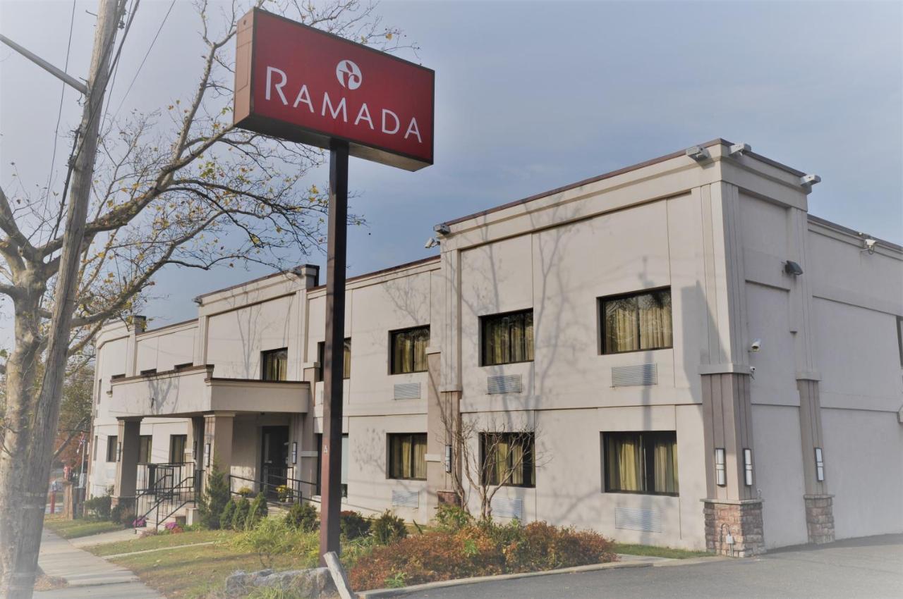 Ramada By Wyndham Staten Island New York Exterior photo